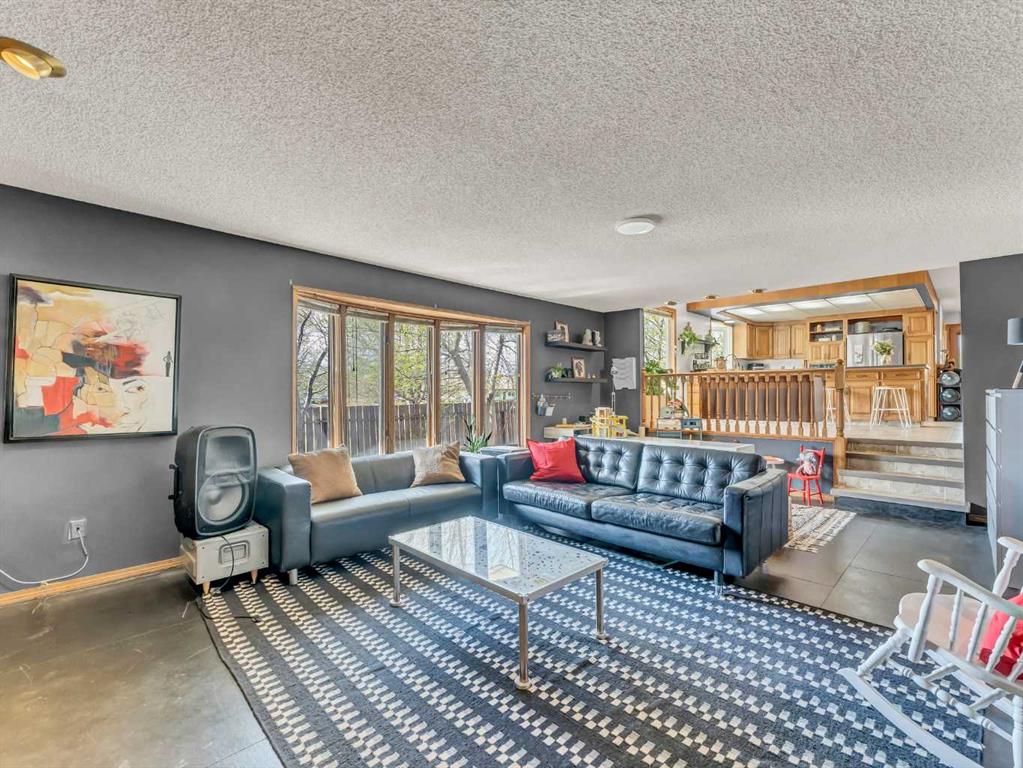 13 Calder Green SE