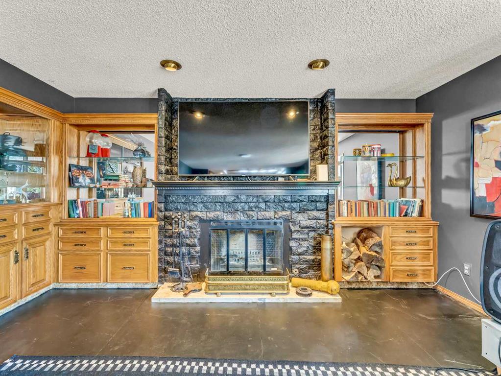 13 Calder Green SE
