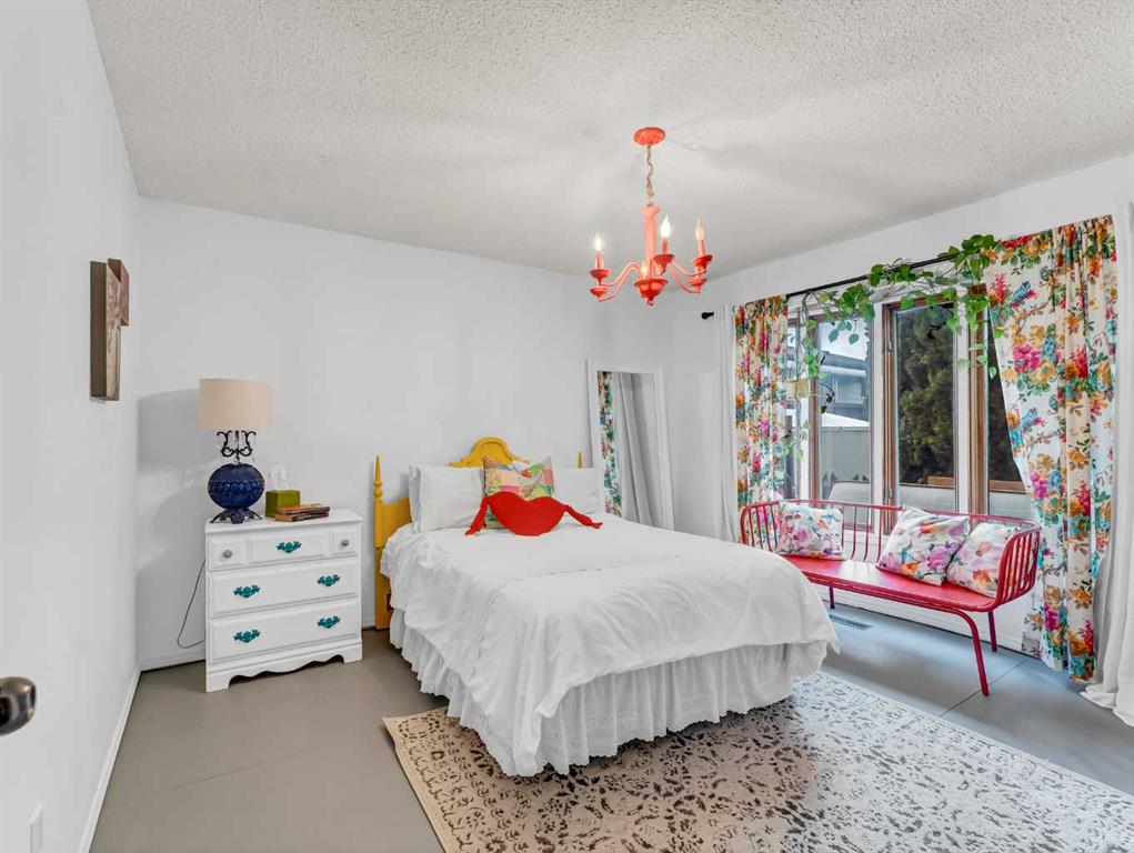 13 Calder Green SE