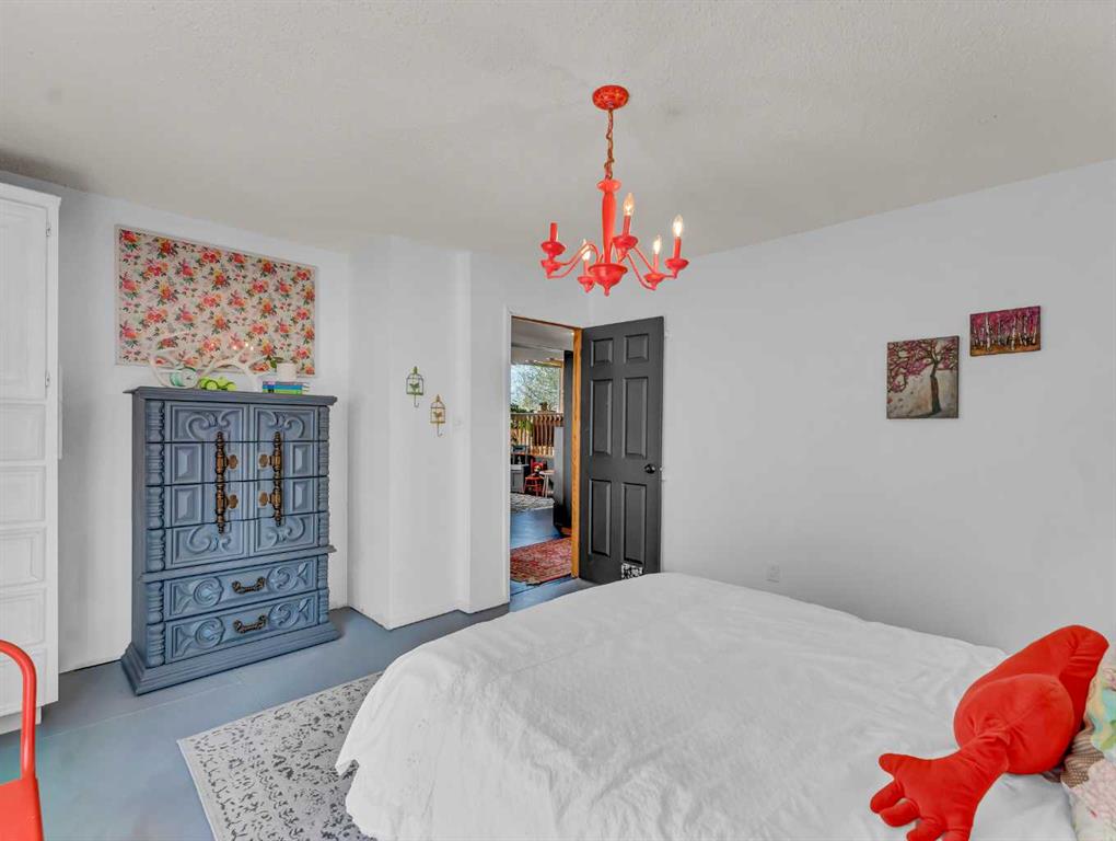 13 Calder Green SE