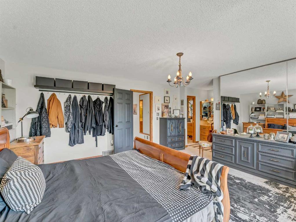 13 Calder Green SE