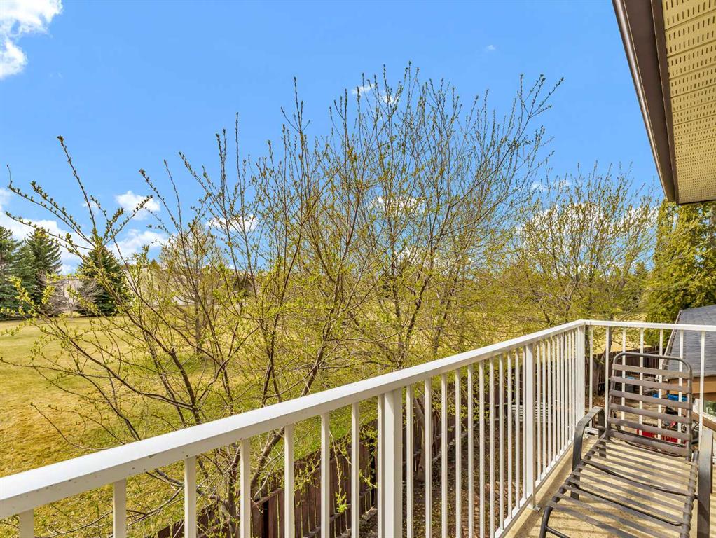 13 Calder Green SE