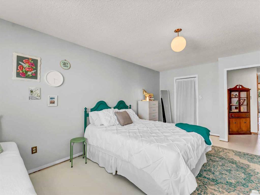 13 Calder Green SE