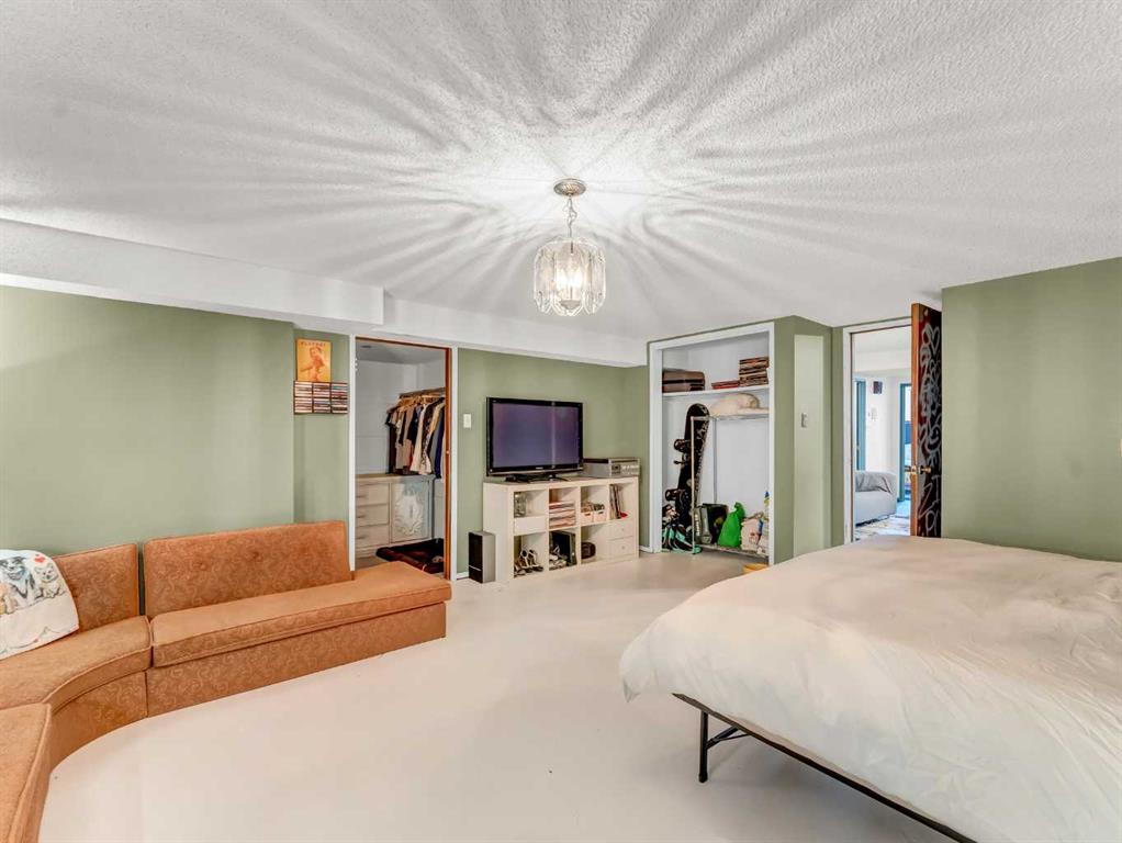 13 Calder Green SE