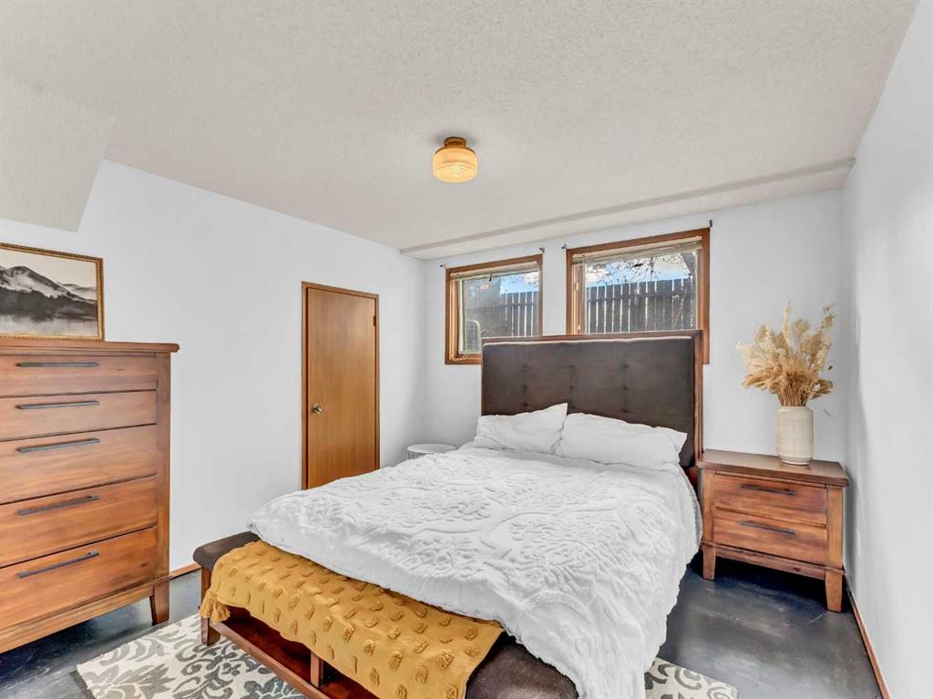 13 Calder Green SE