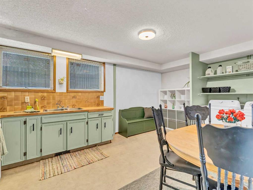 13 Calder Green SE