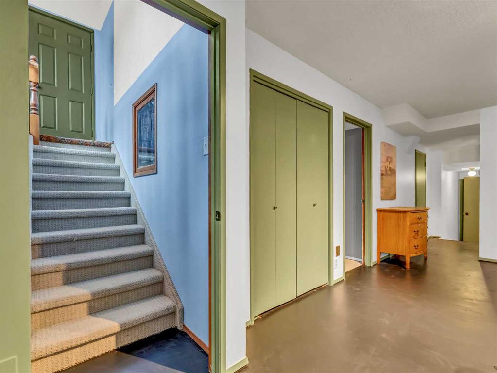 13 Calder Green SE