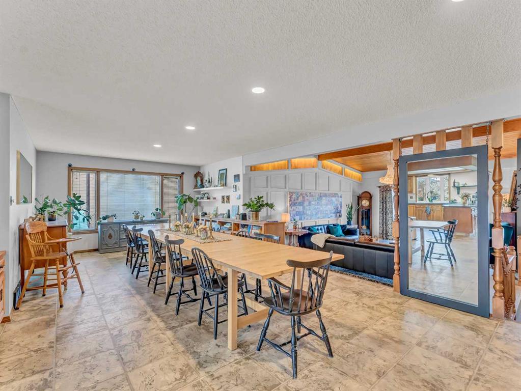 13 Calder Green SE