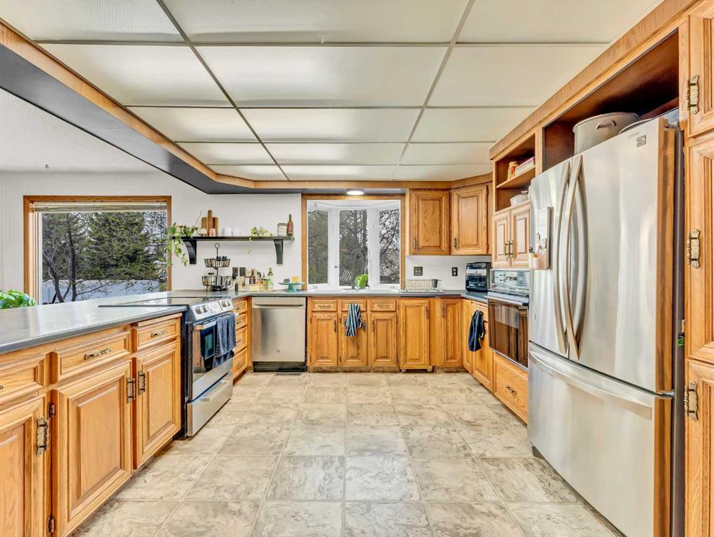 13 Calder Green SE