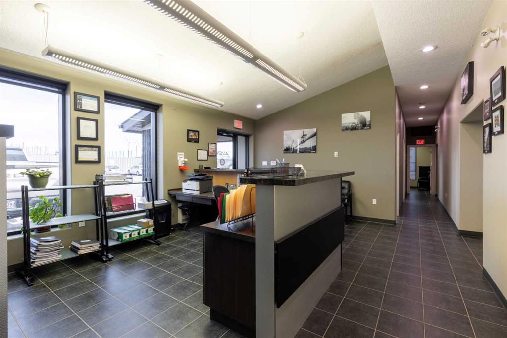 32 & 36 Industrial Drive SE, Redcliff