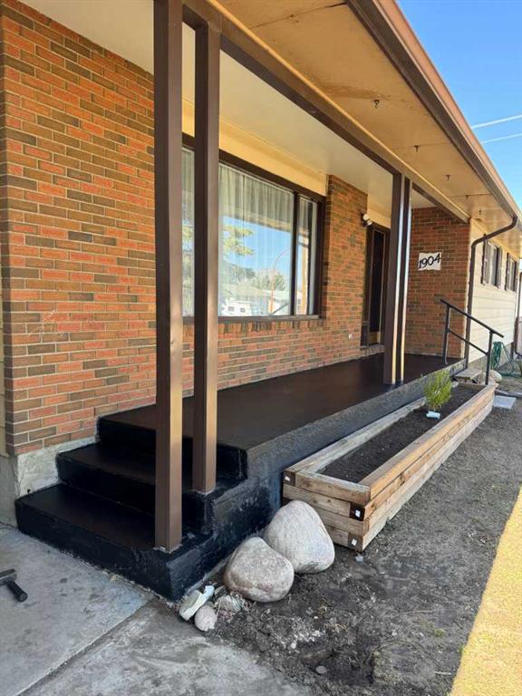1904 3 Avenue NE, Medicine Hat